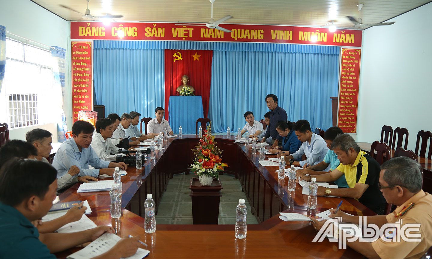 BTC làm việc tại UBND xã Tân Phú.