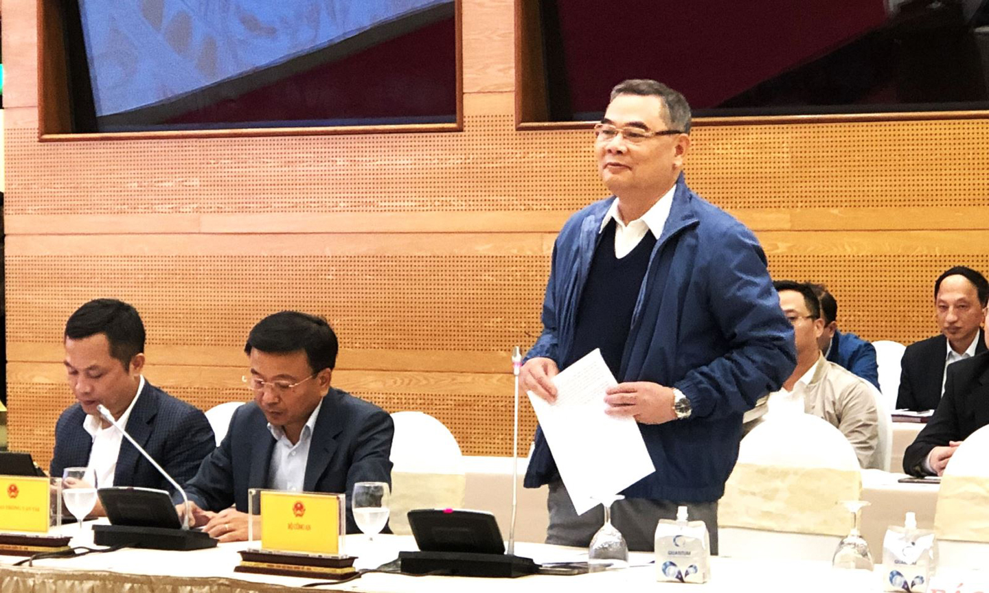 Trung tướng Tô Ân Xô cung cấp thông tin tới báo chí tại cuộc họp báo.