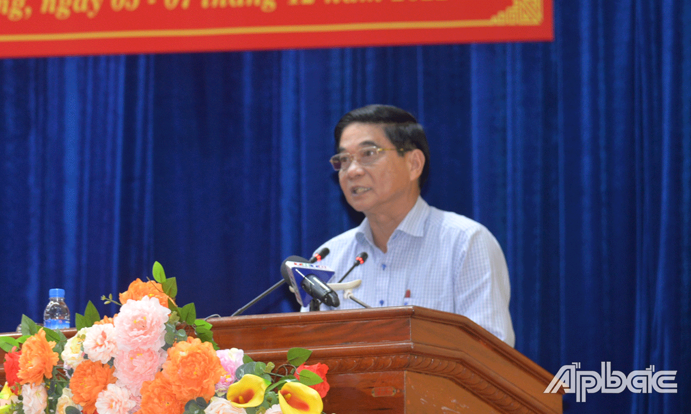 Đồng chí Nguyễn Văn Nhã thông qua dự thảo Chương trình.