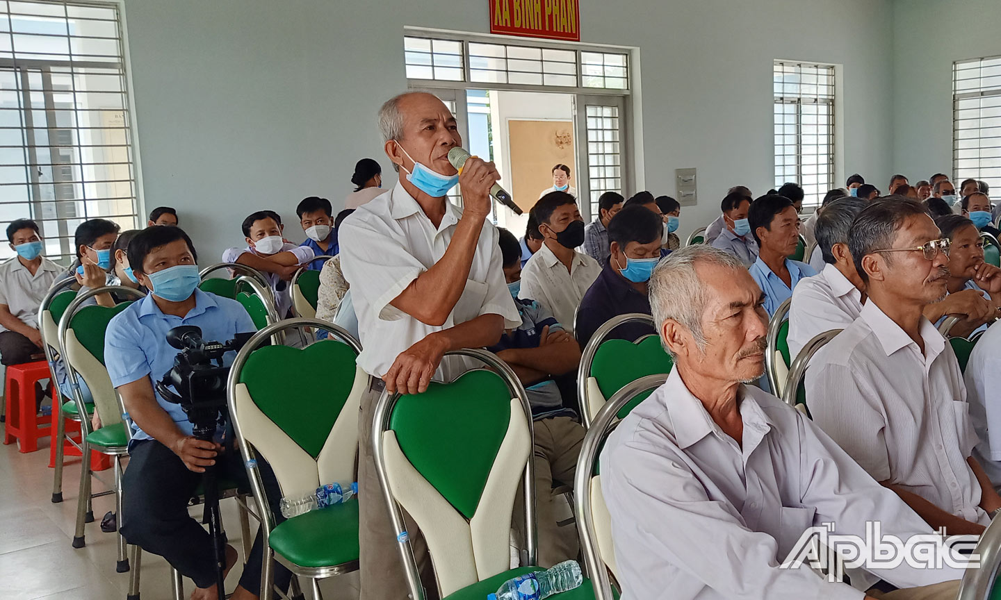 Người dân huyện Chợ Gạo phát biểu ý kiến.