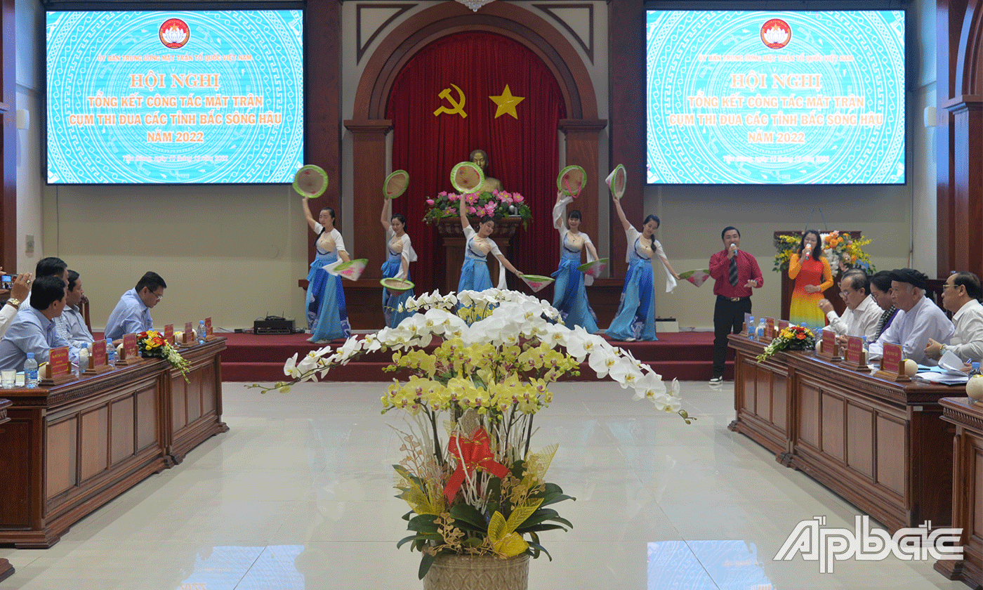 Các tiết mục văn nghệ chào mừng hội nghị.