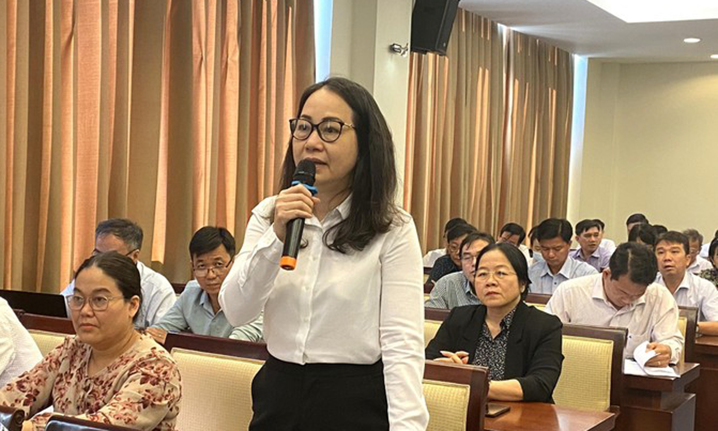 Bà Trần Thị Ngọc Châu, Giám đốc Sở GD&ĐT tỉnh Bà Rịa - Vũng Tàu nêu kiến nghị tại thảo luận nhóm.