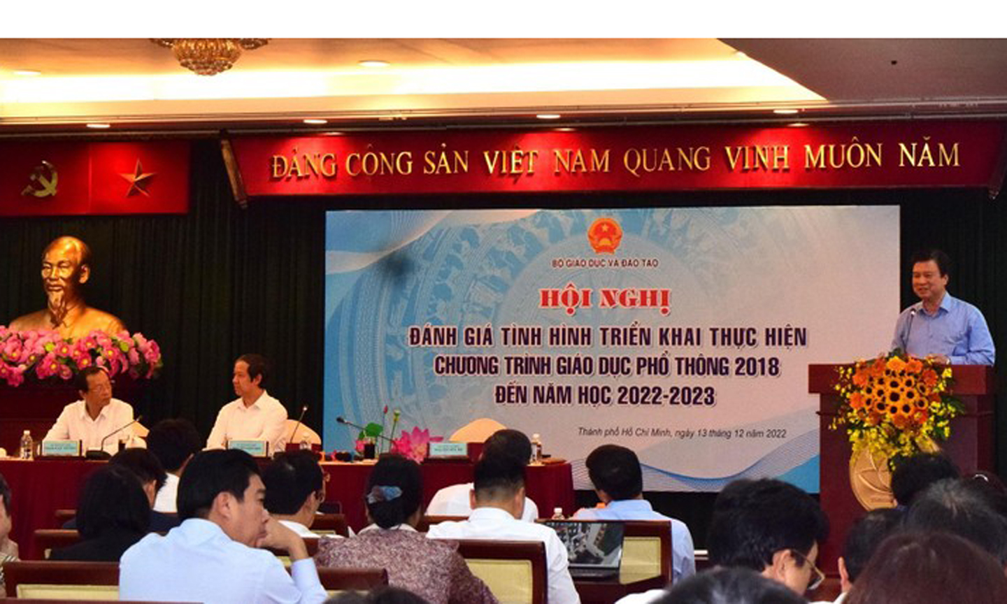 Thứ trưởng Nguyễn Hữu Độ trao đổi, đánh giá về những mặt tích cực mà CT GDPT 2018 mang lại.