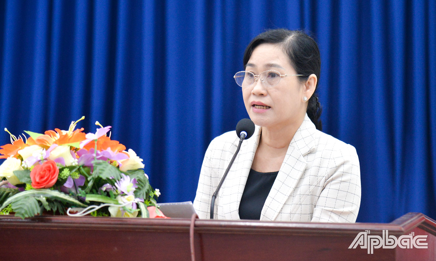 Đồng chí Châu Thị Mỹ Phương phát biểu tại hội nghị.