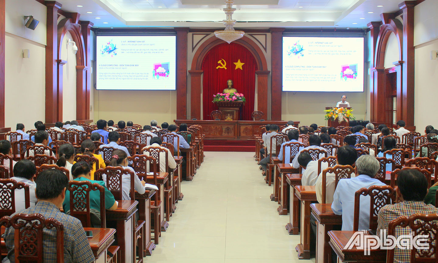 Quang cảnh tập huấn.