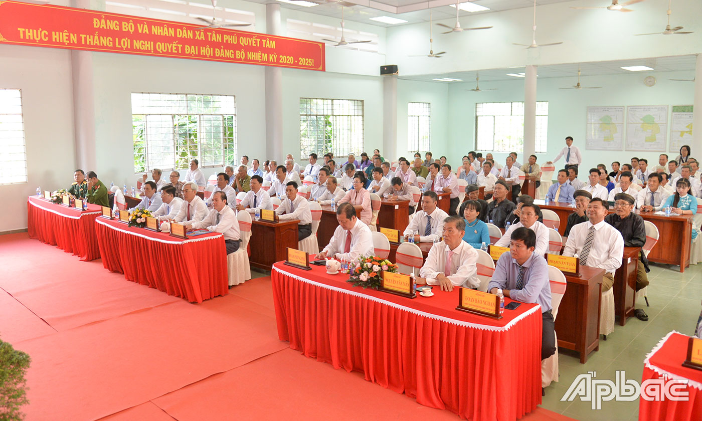 Đại biểu tham dữ buổi lễ.