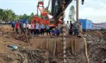 Thủ tướng chỉ đạo tập trung cứu nạn cháu bé rơi xuống ống cọc bê tông cầu Rọc Sen, Đồng Tháp