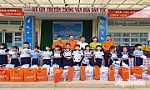 Trao 142 phần quà tết cho học sinh có hoàn cảnh khó khăn