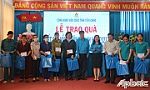 Trao quà tết cho đoàn viên, công nhân, viên chức, lao động khó khăn