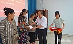 Mang tết đến với gia đình chính sách và hộ nghèo