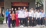 Trao Mái ấm khuyến học cho em Phạm Quốc Khánh