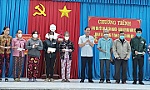 Công ty TNHH Xăng dầu Hồng Đức: Tặng 1.100 phần quà cho hộ nghèo và hộ cận nghèo