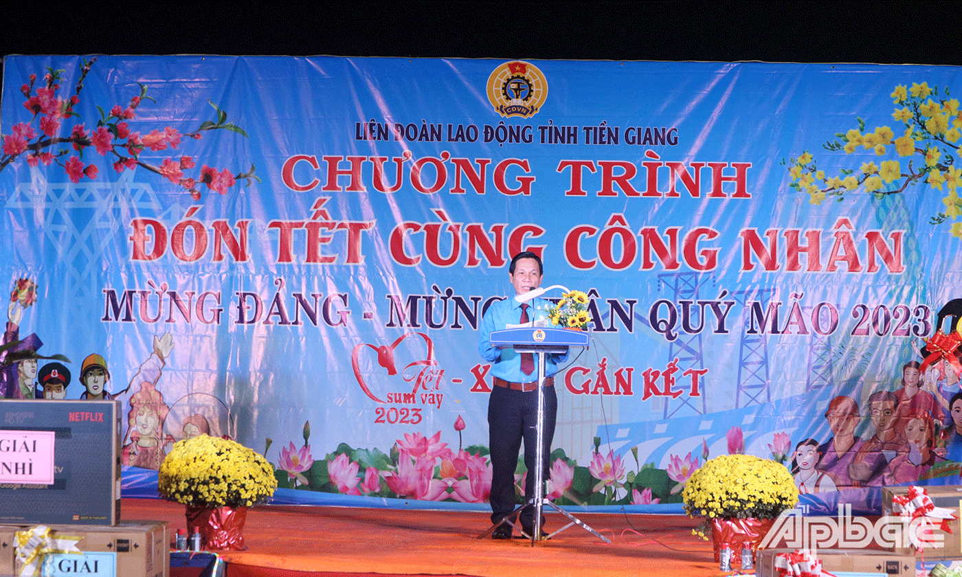 Đồng chí Lê Minh Hùng Chủ tịch LĐLĐ tỉnh Tiền Giang phát biểu khai mạc chương trình
