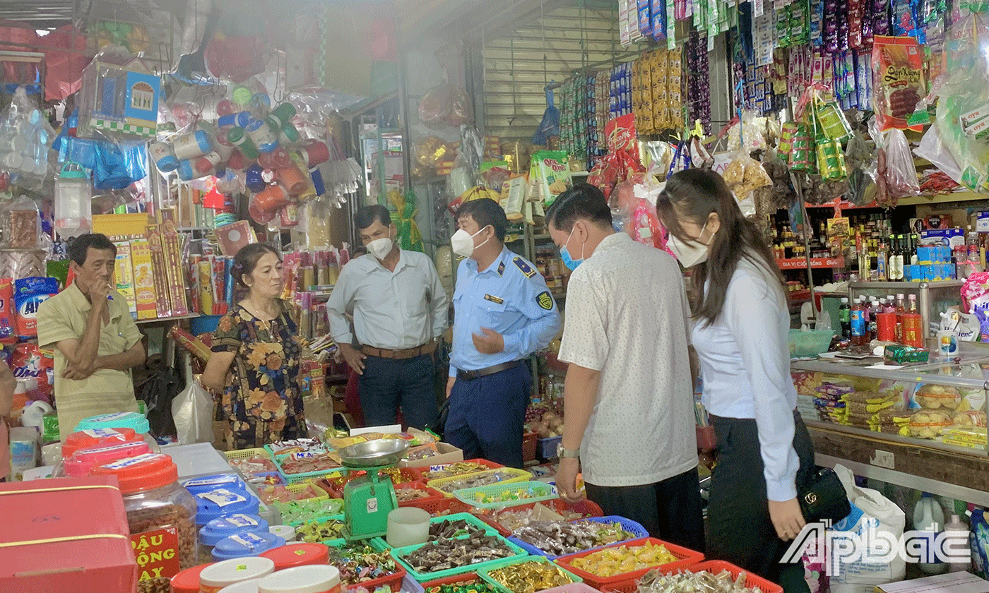 Đoàn kiểm tra thực phẩm sử dụng nhiều trong dịp Tết