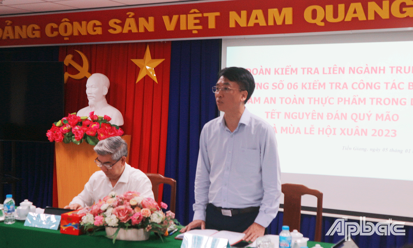 Phó vụ trưởng Vụ khoa học và Công nghệ, Bộ Công Thương Nguyễn Việt Tấn phát biểu tại buổi làm việc