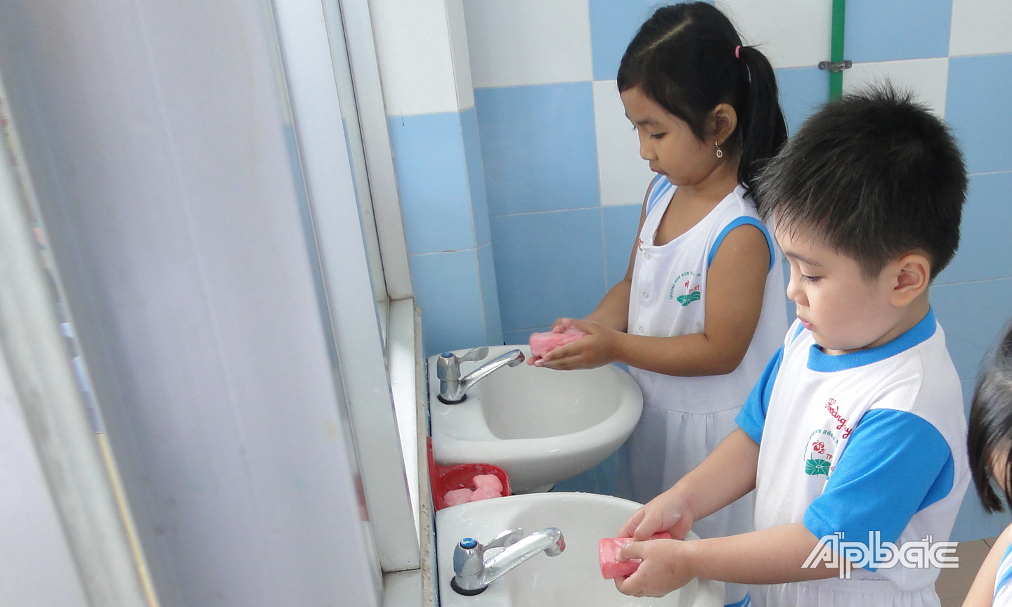 Hiện nay biện pháp phòng bệnh tay chân miệng chủ yếu là vệ sinh trong sinh hoạt và ăn uống.