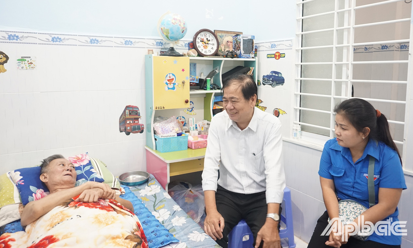 Đoàn đã đến thăm, tặng quà cho đồng chí Nguyễn Văn Phước Cường