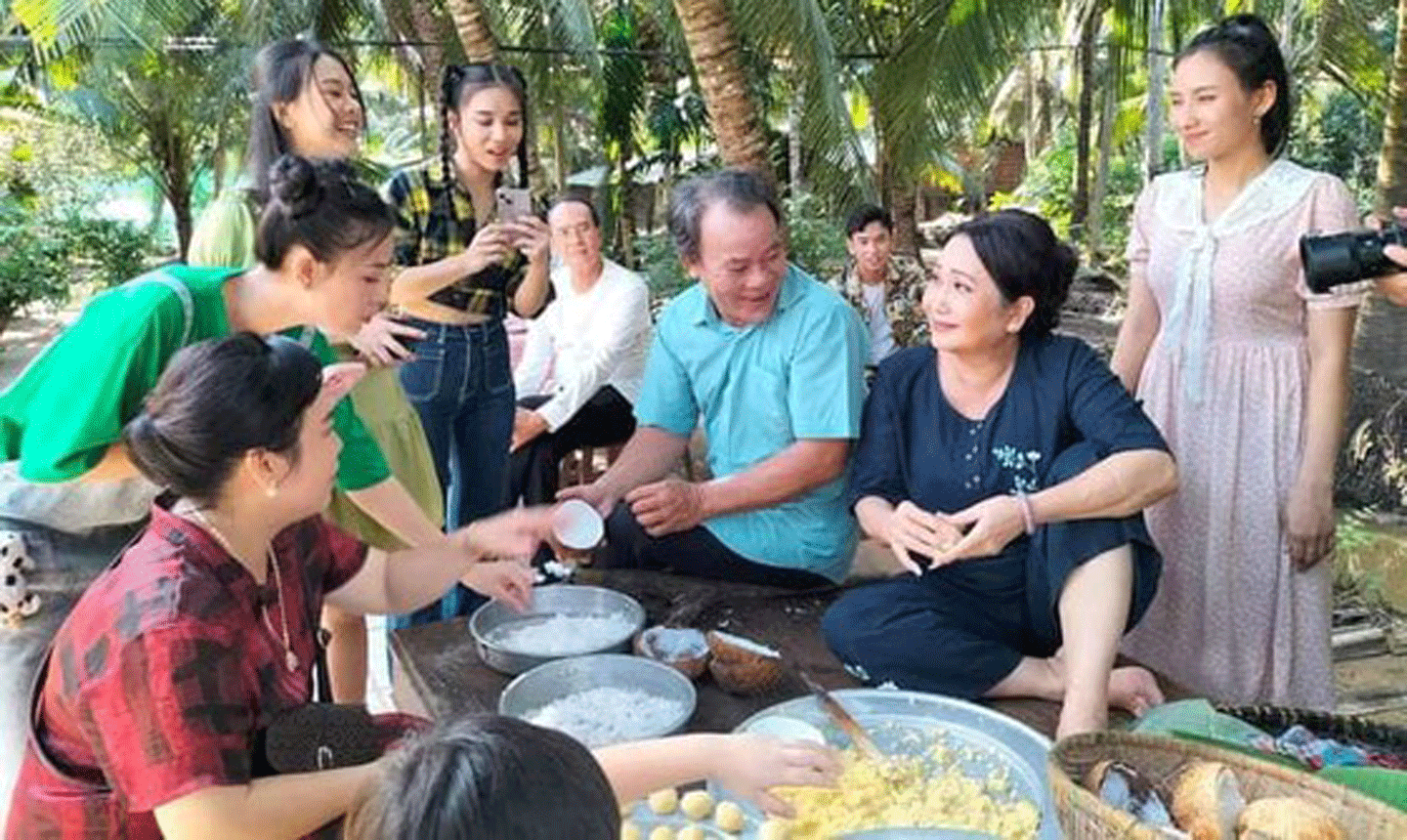 Nhiều phong tục truyền thống tái hiện trong Ăn Tết miệt vườn