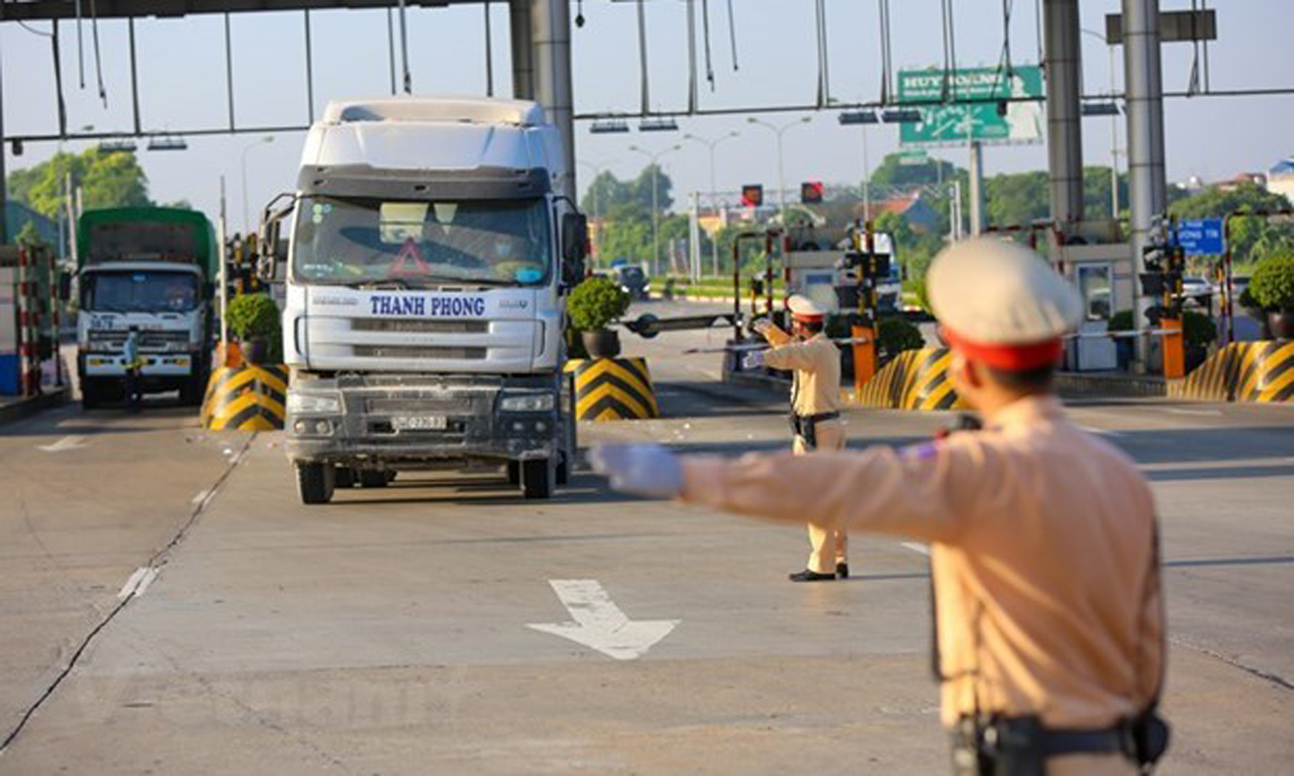 Cục Đường bộ Việt Nam sẽ mua sắm, sử dụng thiết bị để ghi lại hình ảnh phương tiện chở hàng quá tải vi phạm làm căn cứ xử phạt nguội và xử lý từ đầu nguồn hàng nhằm ngăn chặn xe quá tải. 