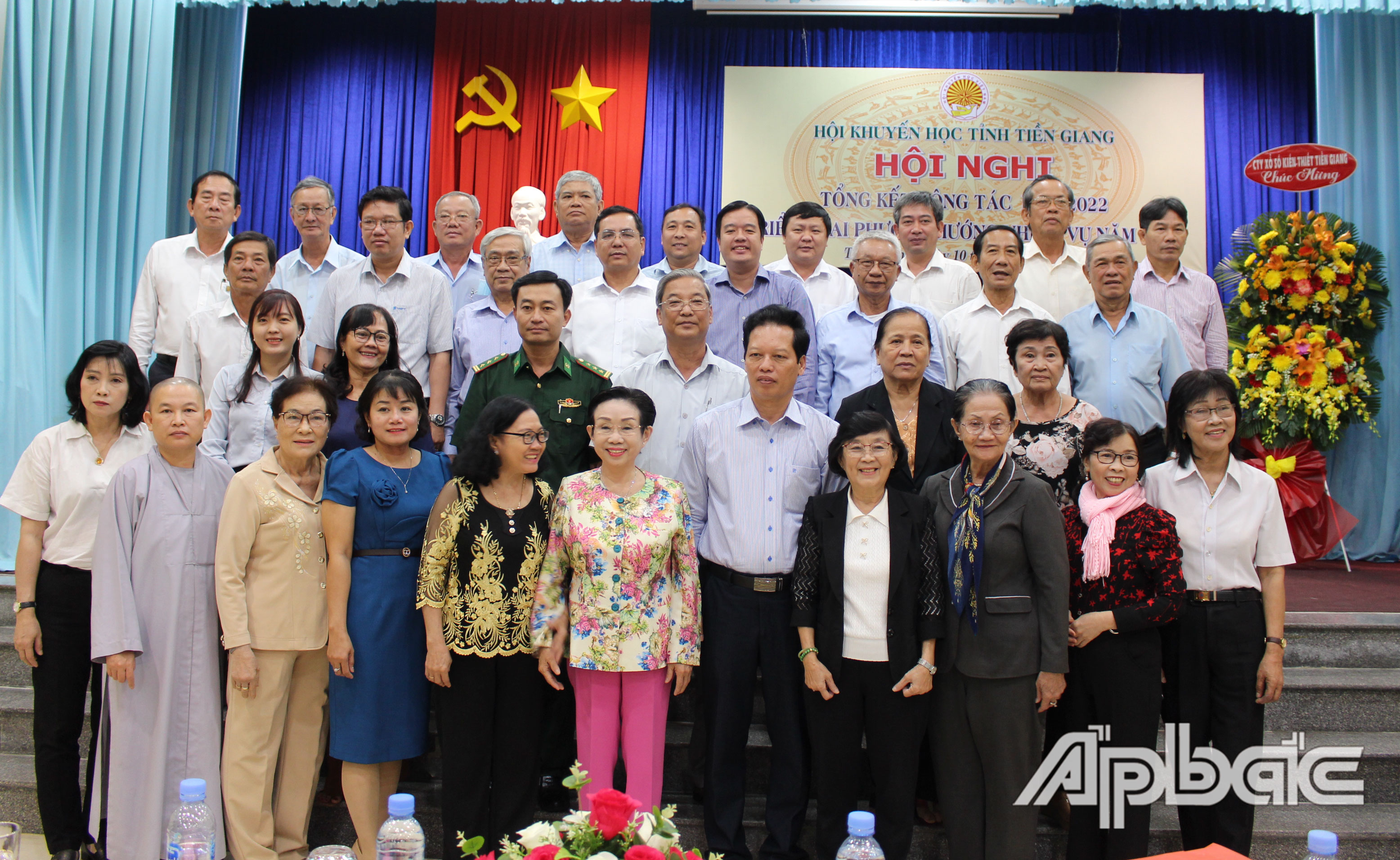Chụp hình lưu niệm bế mạc hội nghị