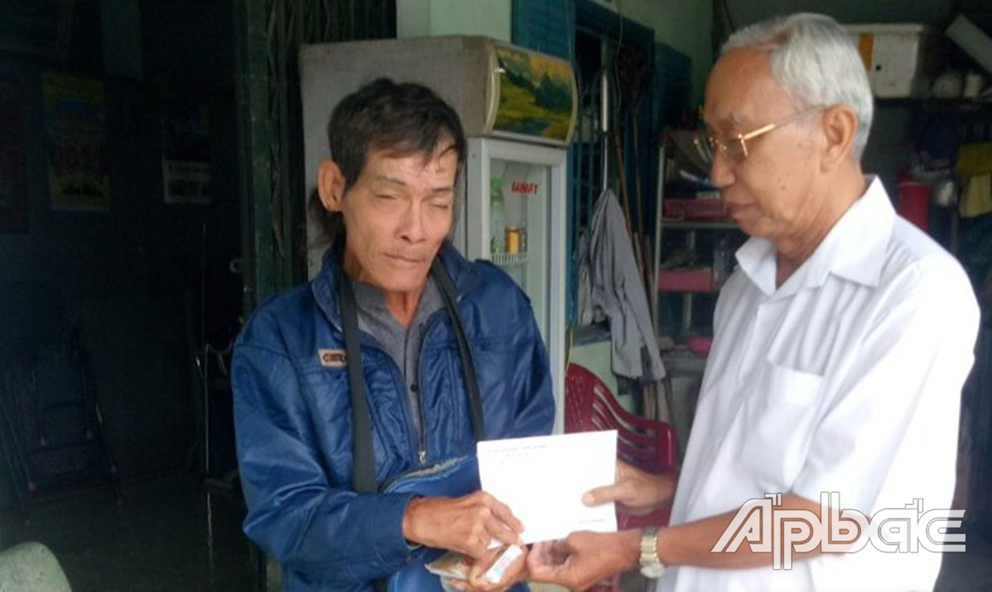 Thăm hỏi, tặng quà tết cho NNCĐDC Nguyễn Văn Hiếu, ấp 7,  xã Tân Bình.