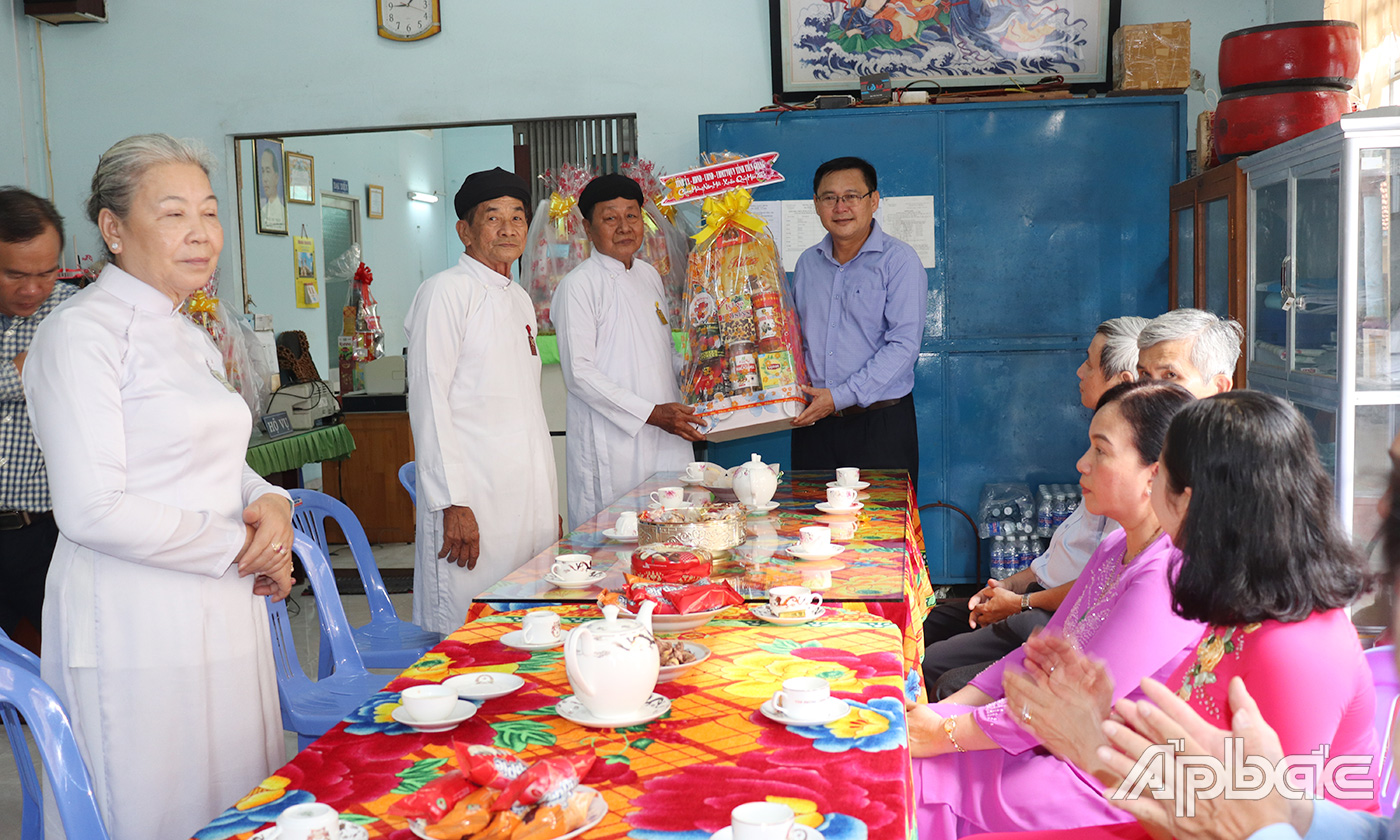 Ban đại diện Hội thánh Cao đài Tây Ninh.