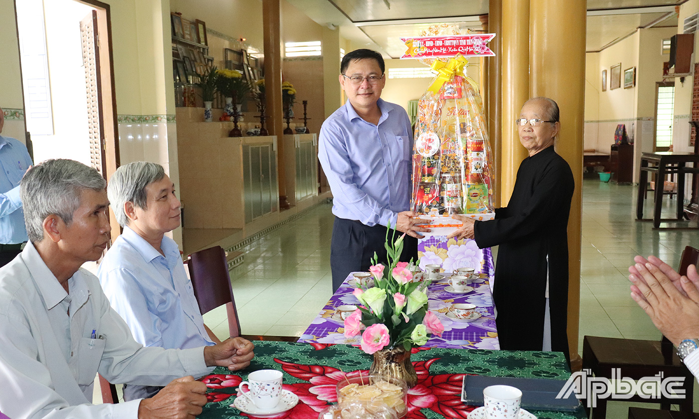 Ban Trị sự Tỉnh hội Minh sư đạo tỉnh Tiền Giang.
