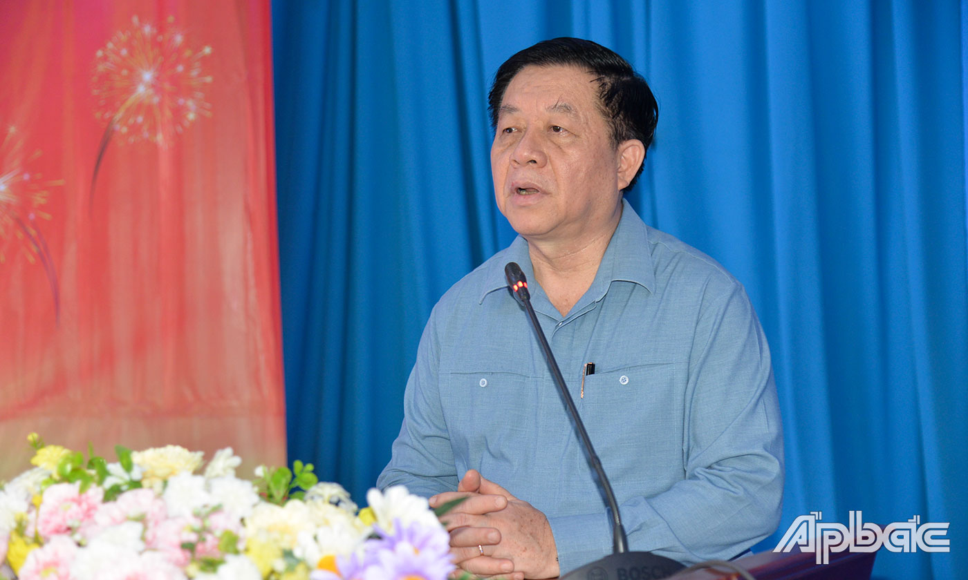 Đồng chí Thượng tướng Nguyễn Trọng Nghĩa, Bí thư Trung ương Đảng, Trưởng Ban Tuyên giáo Trung ương phát biểu tại buổi trao quà.