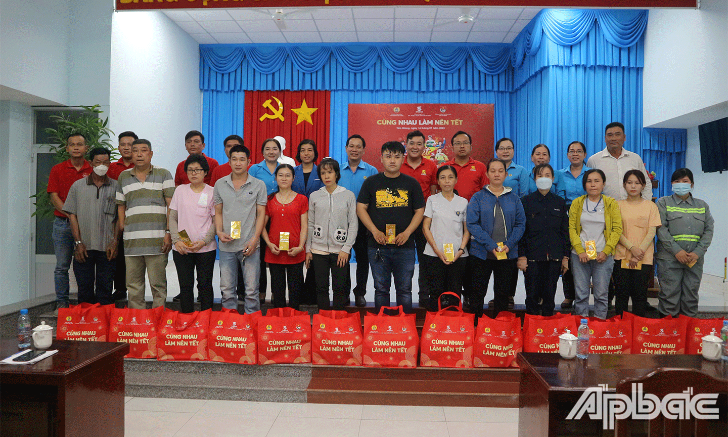 san sẻ những lo toan của người lao động trước thềm Tết Nguyên đán 2023.