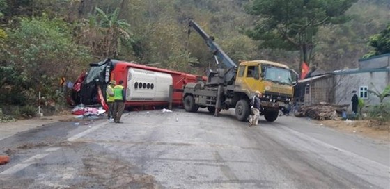 Hiện trường vụ tai nạn xảy ra tại Hòa Bình ngày 18-1.