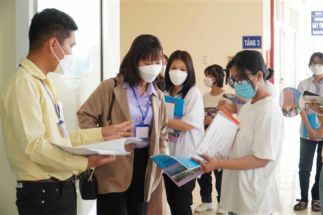 Thí sinh thi đánh giá năng lực do Đại học Quốc gia TP Hồ Chí Minh tổ chức tại Bình Định. Ảnh: TTXVN