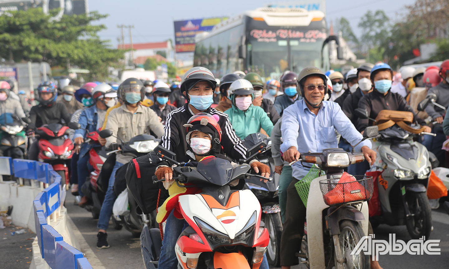 Phương tiện thông thoáng, chỉ đông tại các điểm giao lộ và đèn giao thông.
