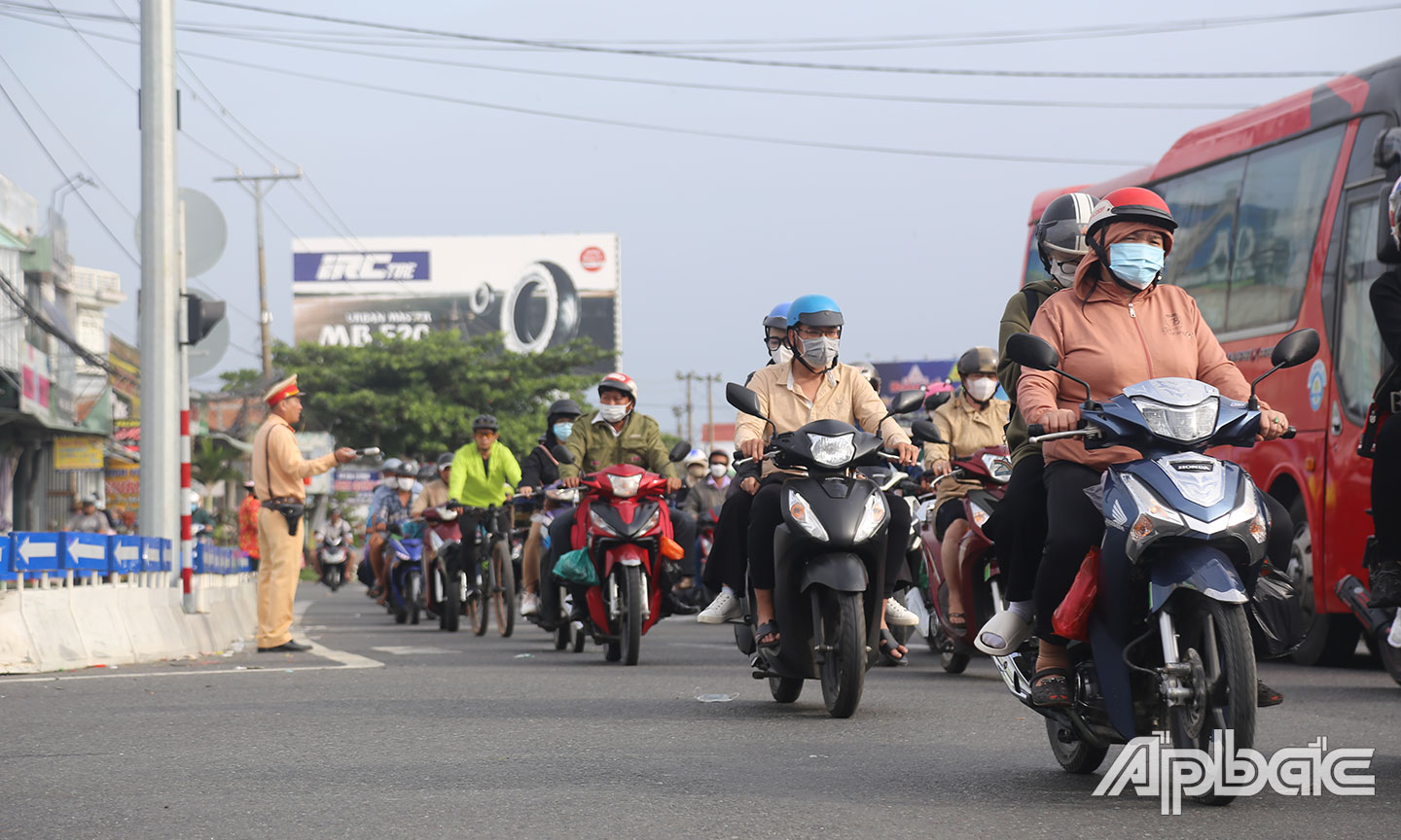 Ngã 3 An Thái Trung luôn có lực lượng CSGT túc trực.