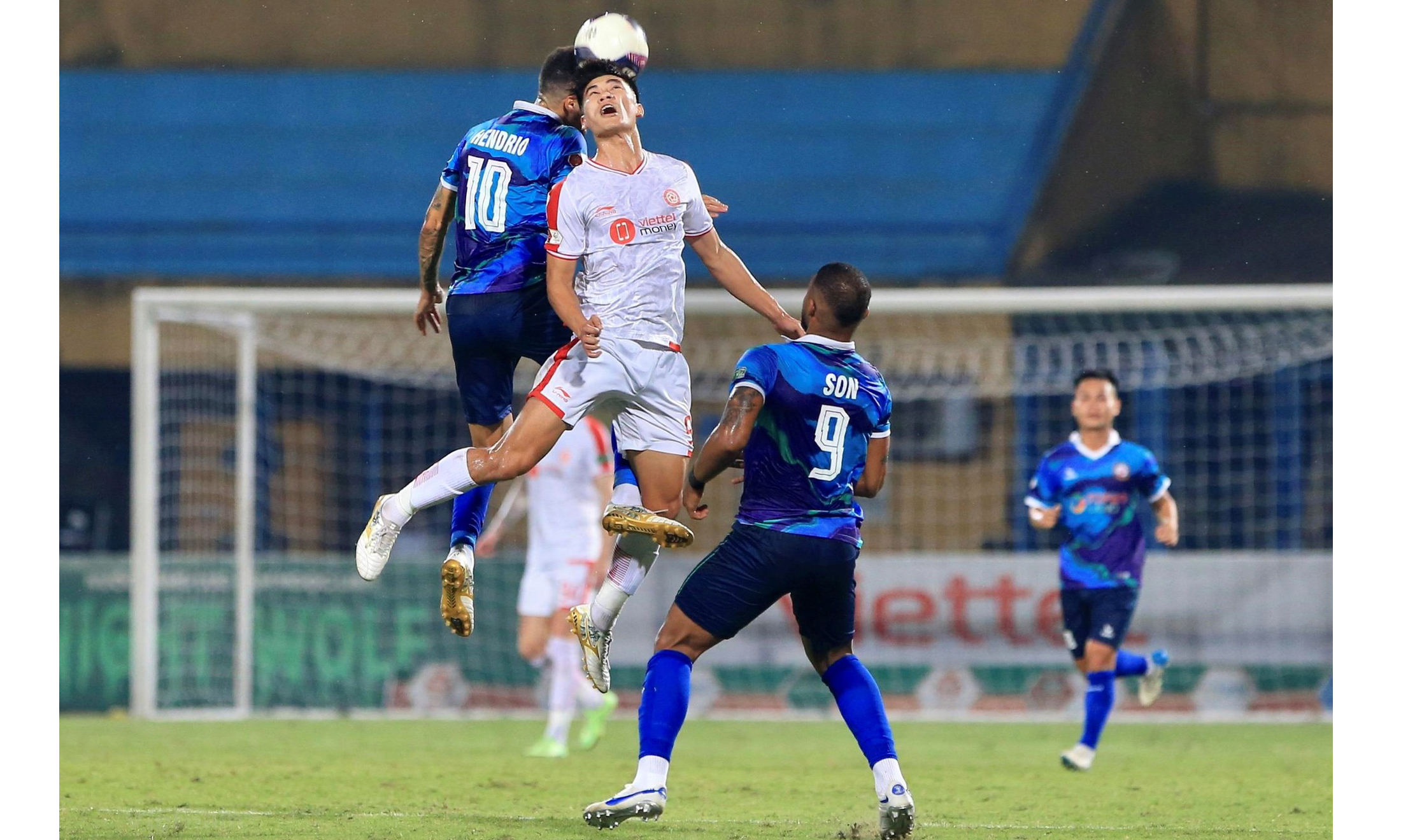 Giải vô địch quốc gia V-League còn thiếu chuyên nghiệp và sức hút. (Ảnh: TTXVN)