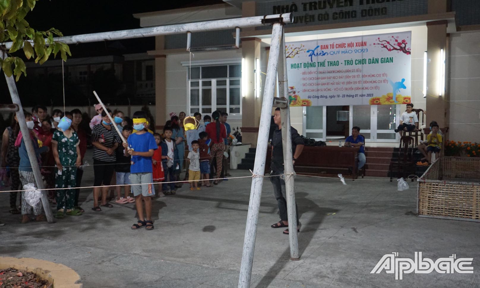 Tổ chức các trò chơi dân gian trong những ngày xuân.