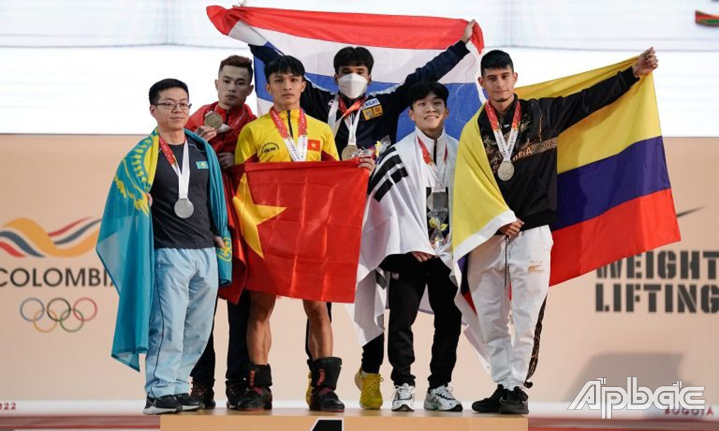 VĐV Ngô Sơn Đỉnh đoạt 1 HCB và 1 HCĐ ở Giải Vô địch Cử tạ thế giới 2022. Ảnh: Liên đoàn Cử tạ thế giới (IWF).