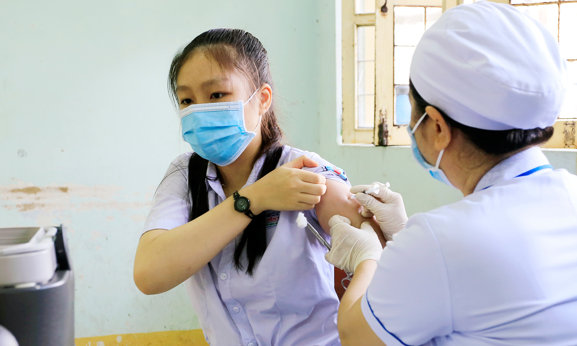 Trong 1 tuần nghỉ Tết Quý Mão, nhiều điểm tiêm chủng vaccine COVID-19 đã tiêm xuyên Tết. Theo thống kê của Bộ Y tế đã có hơn 30.000 liều vaccine được tiêm cho người dân đảm bảo am toàn, hiệu quả.