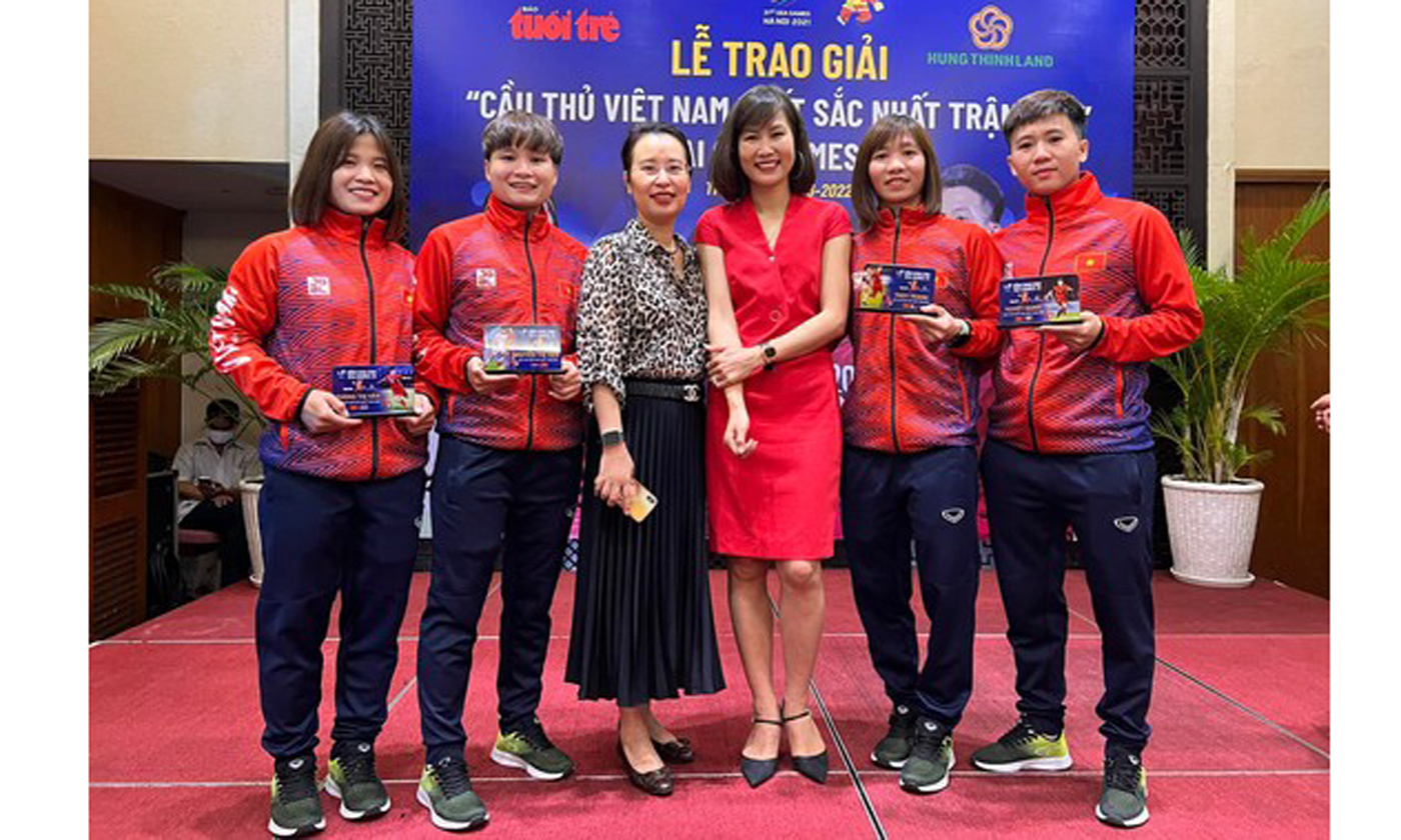 Ngọc Châm và Thùy Trang tại 1 sự kiện trao thưởng cho các thành viên đội tuyển nữ Việt Nam ở TPHCM trong năm 2022. Ảnh: FBNV