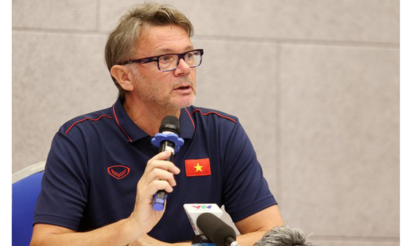 HLV người Pháp Philippe Troussier. 