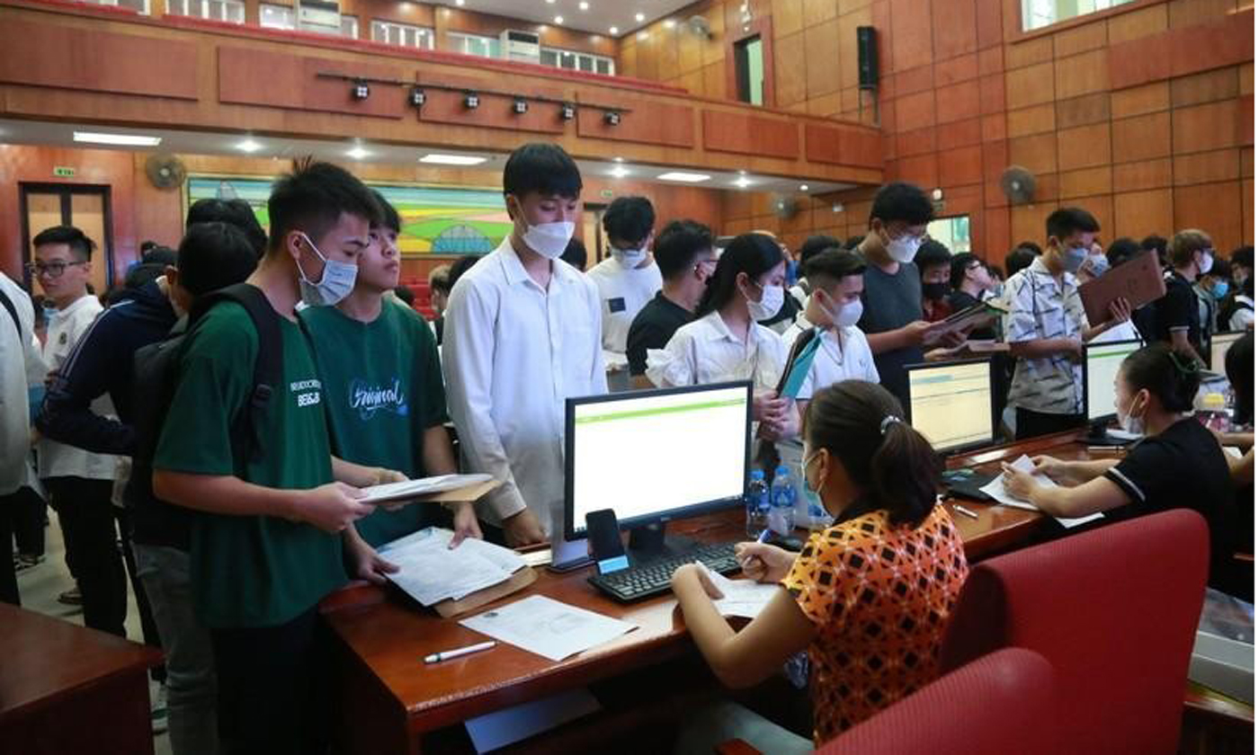 Tân sinh viên nhập Trường ĐH Giao thông vận tải (Hà Nội).