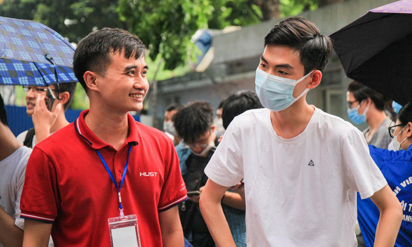 Thí sinh tham dự Kỳ thi đánh giá tư duy của Trường ĐH Bách khoa Hà Nội.