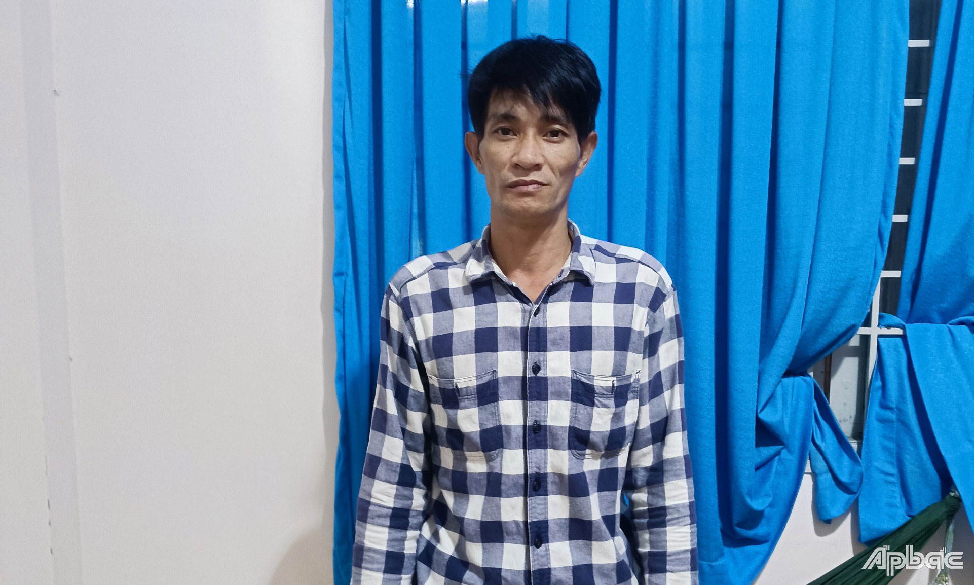 Tấn tại cơ quan Công an.