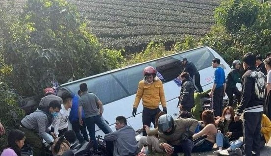 Hiện trường vụ lật xe tại đèo Khế ngày 29-1.