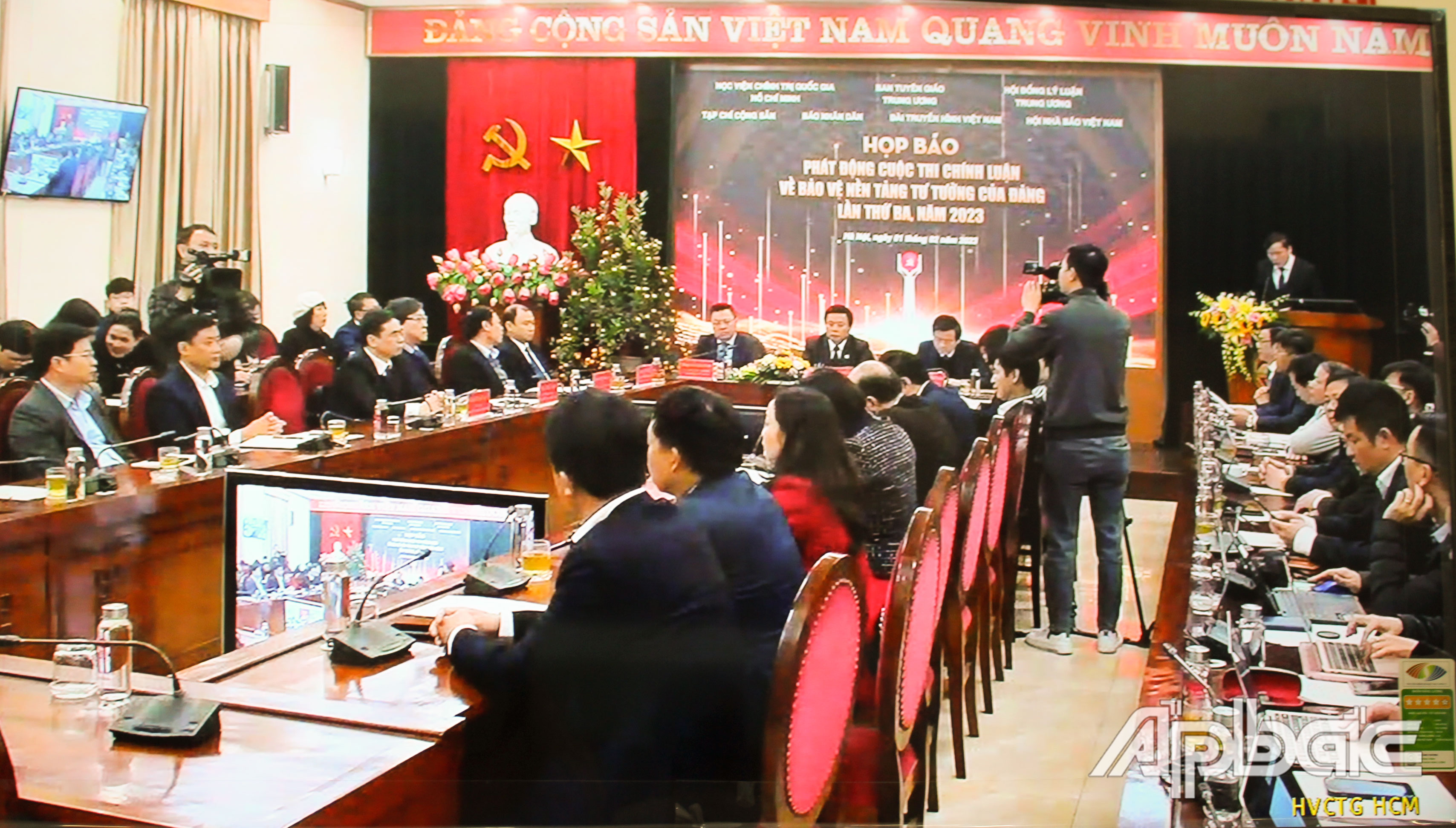 Đại biểu dự họp báo tại điểm cầu Học viện Chính trị quốc gia Hồ Chí Minh
