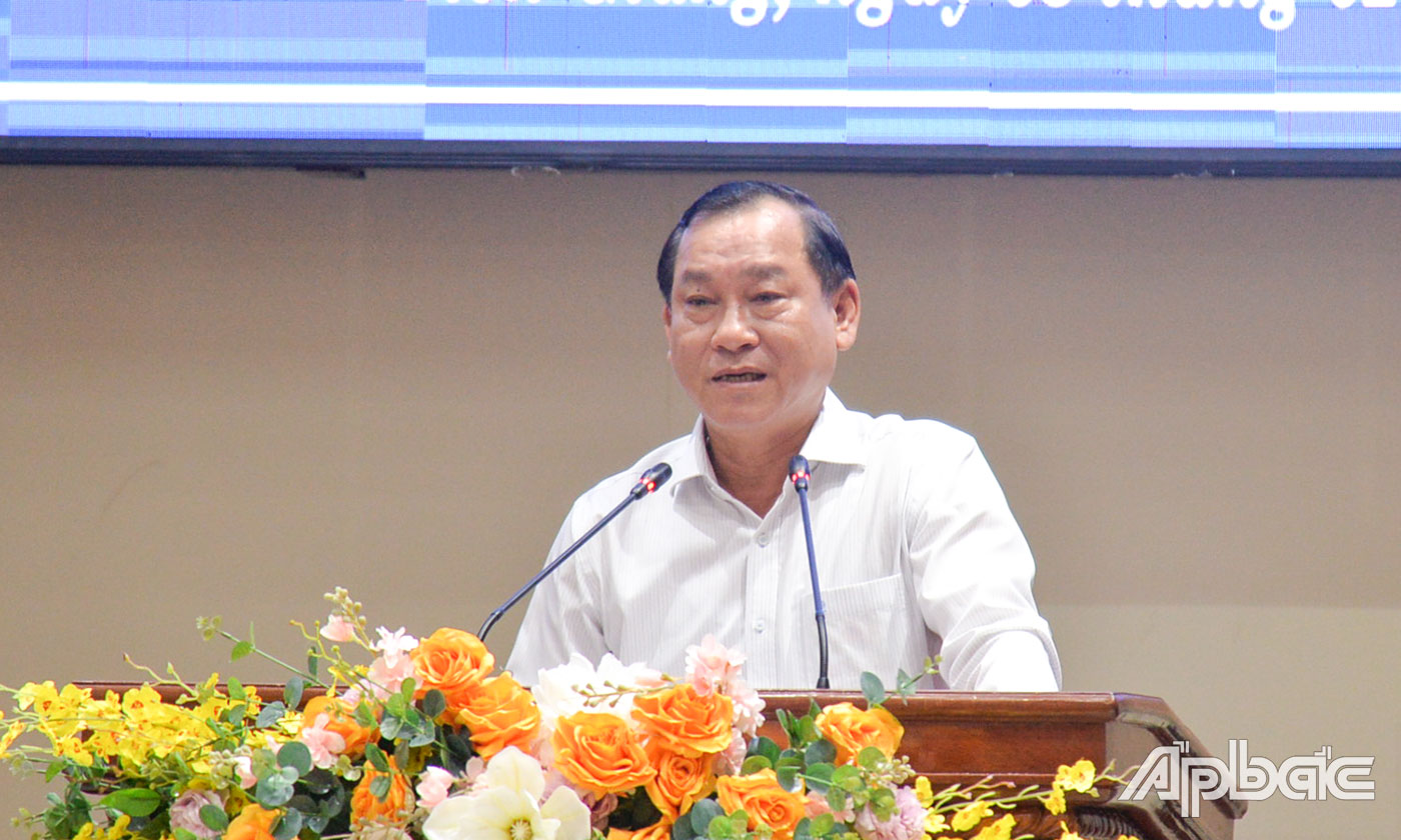 Đồng chí Nguyễn Văn Vĩnh phát biểu chỉ đạo tại hội nghị.