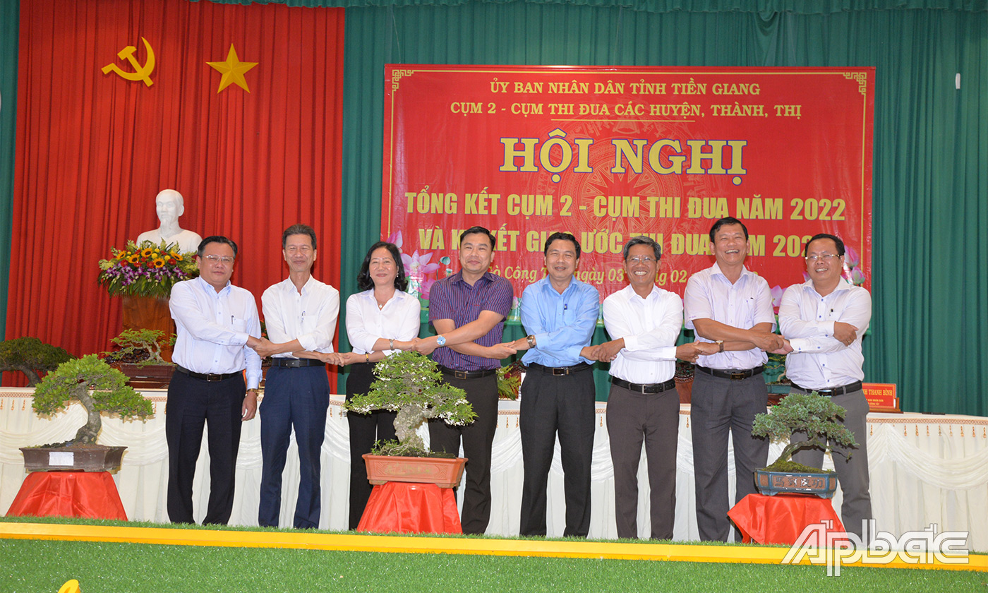 Các huyện thuộc Cụm thi đua 2 ký kết giao ước thi đua năm 2023