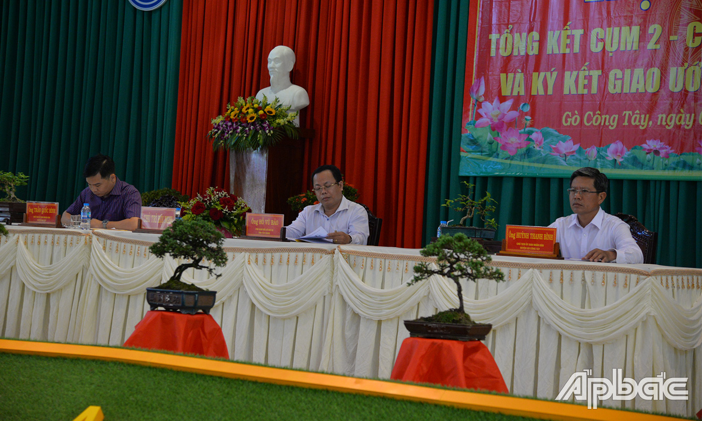 Chủ trì hội nghị