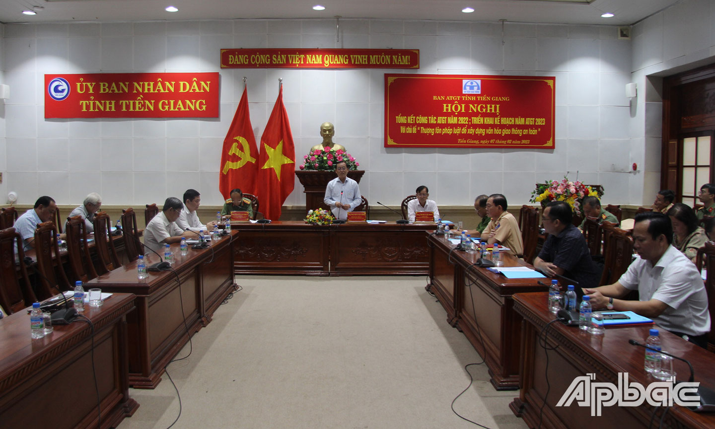 Đồng chí Nguyễn Văn chỉ đạo tại hội nghị.