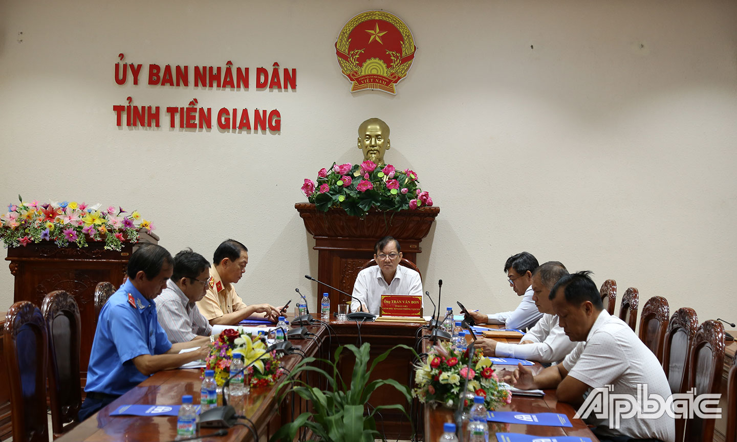 Quang cảnh điểm cầu Tiền Giang.