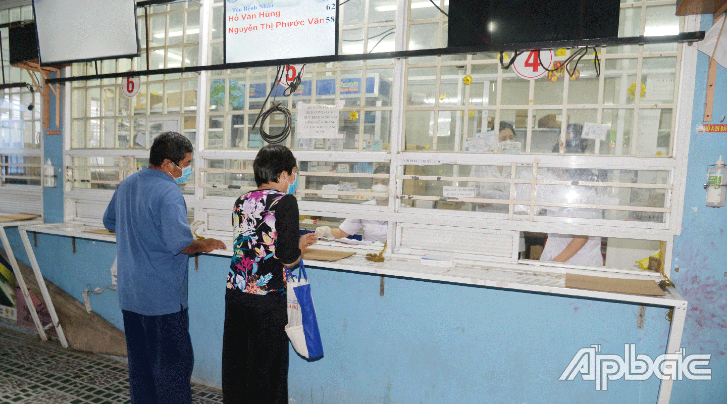 Khoa khám vẫn hoạt động như thường nhật, bệnh nhân điều trị ngoại trú được cấp thuốc bảo hiểm y tế